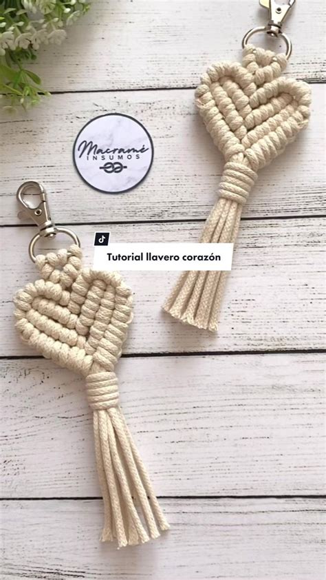 Llavero de corazón de macramé