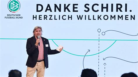 Von Danke Schiri Auf Dem Dfb Campus In Frankfurt Dfb