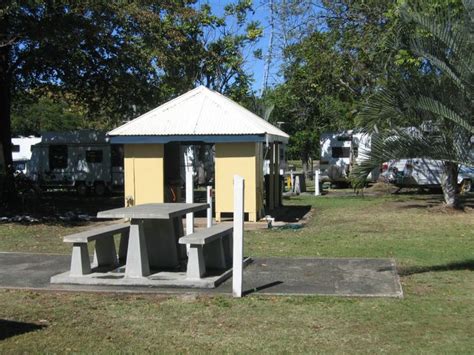 Riverside Tourist Park - Rockhampton Camp kitchen and BBQ area