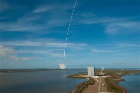 特斯拉上火星了 第一辆进入太空的电动跑车 搜狐汽车 搜狐网