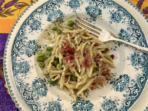 De Volkskeuken Pasta Met Walnoot Oregano En Erwtjes De Volkskrant