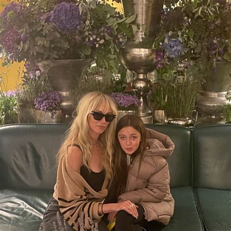 Kimberly Stewart, Benicio del Toro pose for rare pic with daughter