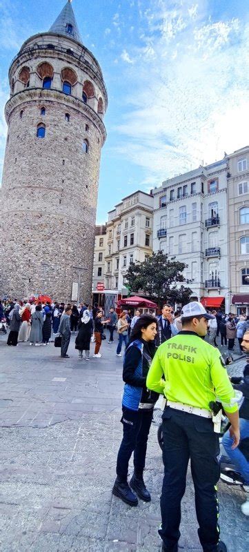 Galata Kulesinden Atlayarak İntihar Etti