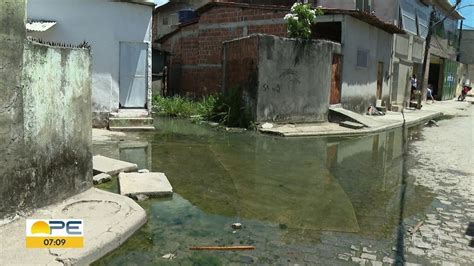 Moradores Reclamam De Rua Constantemente Alagada No Recife Pernambuco