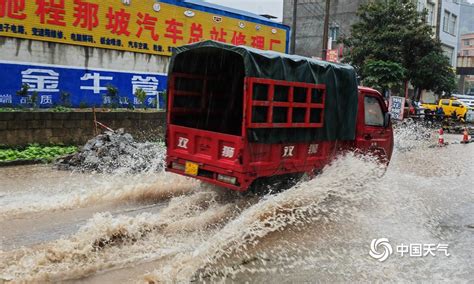 百色那坡：降雨造成县城多处内涝 广西高清图片 中国天气网