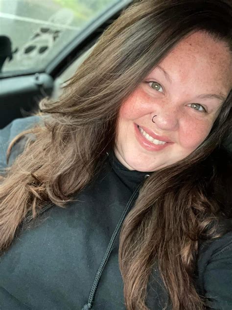 Letting my hair grow out. May color it soon. : r/bbwselfies