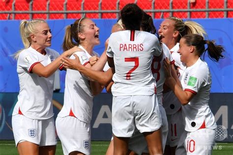 イングランドが女子w杯8強入り、判定に不満のカメルーンは猛抗議 写真14枚 国際ニュース：afpbb News