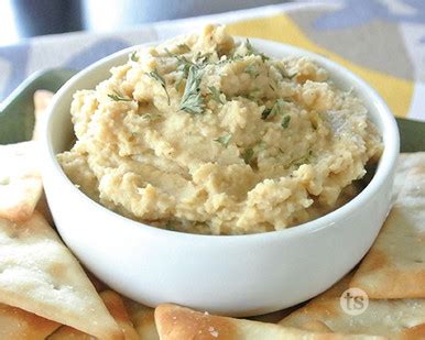 Simple Garlic Hummus