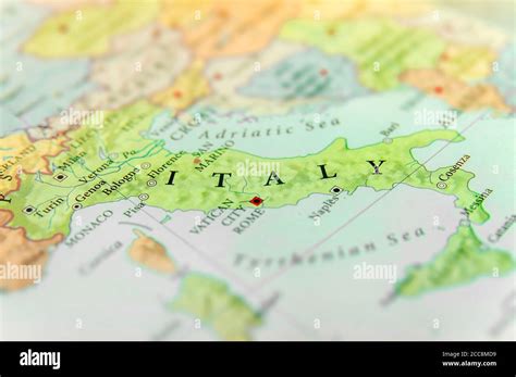 Mapa geográfico del país europeo Italia con ciudades importantes