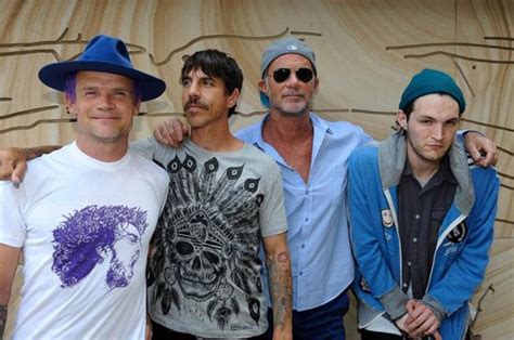 Red Hot Chili Peppers lança primeiro single do novo álbum Dark Necessities FLIPPER HITZ