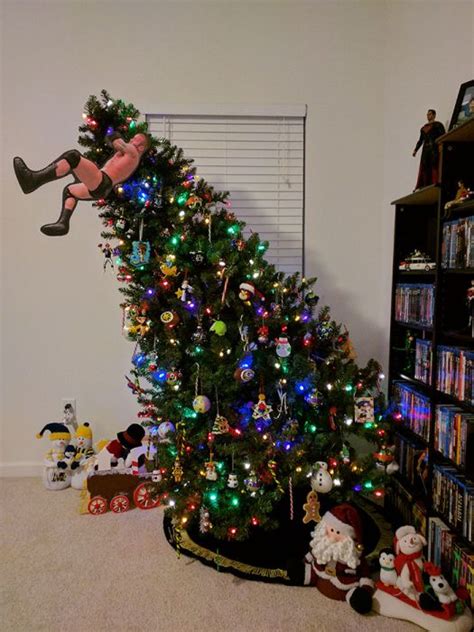 A Collection Of Amusing And Creative Christmas Tree Toppers 26 Pics