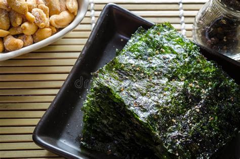 Roasted Seaweed Snack Korean Seaweed Sheet In Black Dish Salty