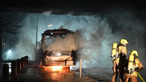 Silvester Gewerkschaft Der Polizei Rechnet Mit Erneuter Gewalt An