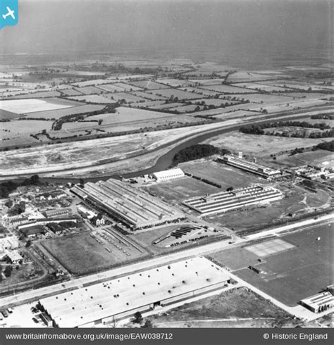 Eaw038712 England 1951 The International Harvester Factory Off