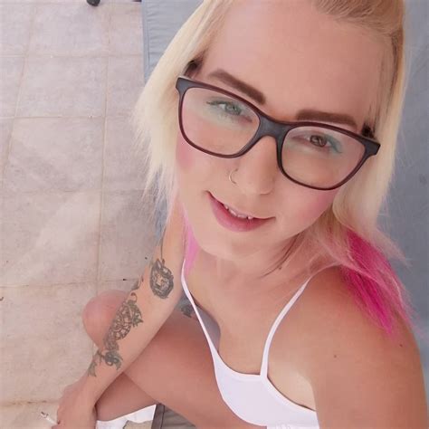 Tw Pornstars Sofie Steinfeld Twitter Gutenmorgen Blond Pink