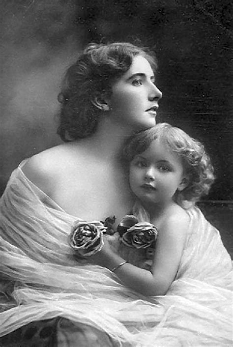 Vintage Picture of Mother and Daughter Child | Photo vintage, Portrait