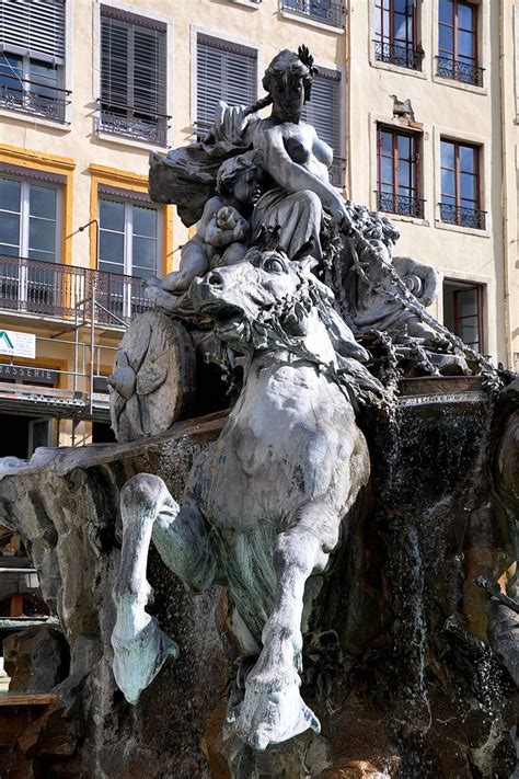 La Fontaine Bartholdi Place Des Terreaux Lyon R Alis E Par