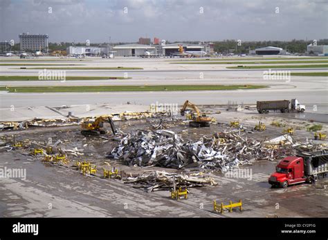 Miami Florida Aeropuerto Internacional MIA Zona De Puertas Terminal