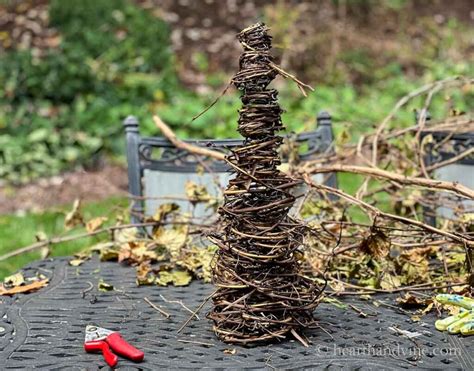 How to Make a Grapevine Tree for Christmas | Hearth and Vine