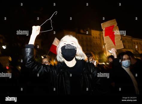 Kleiderb Gel Abtreibung Fotos Und Bildmaterial In Hoher Aufl Sung Alamy