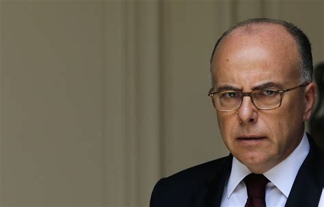 Bernard Cazeneuve Un Ministre Face La Pol Mique