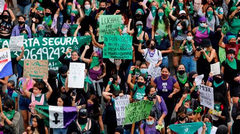 Feministas Exigen Despenalizar El Aborto En México La Policía Las