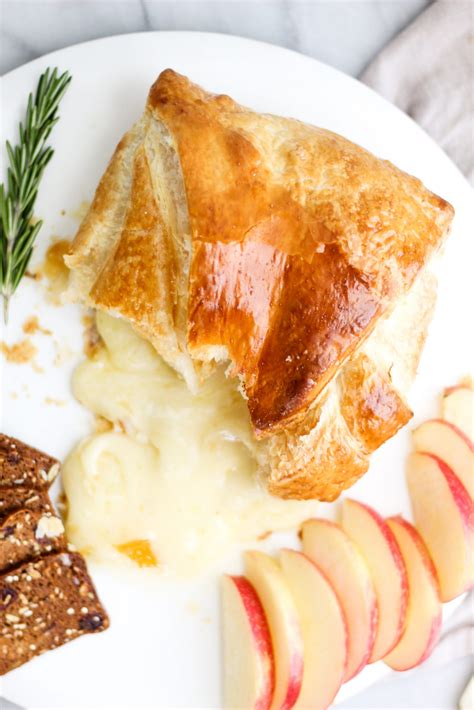 Baked Brie With Apricot Preserves