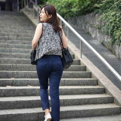 Candid Style Images Of A Curvy Ass Woman In A Tight Pants AIHotassFactory