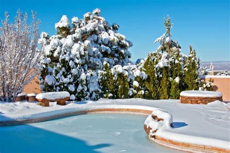 Cómo mantener el agua de la piscina en invierno claves