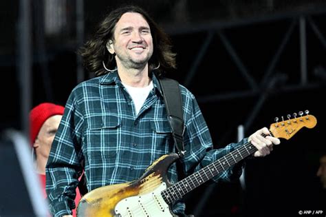 Red Hot Chili Peppers Gitarist John Frusciante Breekt Vinger Ditjes En Datjes