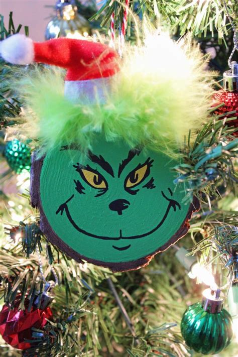 Wood Slice Grinch Christmas Tree Ornament Craft