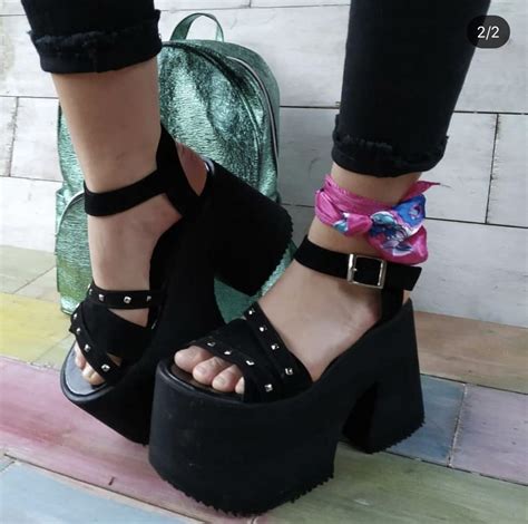 Venta Sandalias Altas Negras En Stock