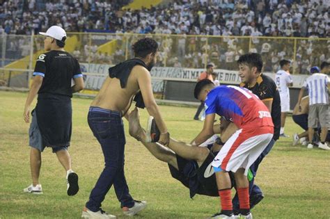 Estampida En El Salvador En Fotos Las Peores Tragedias En Estadios De