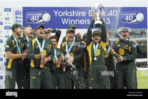 Nottinghamshires Chris Read Lifts Trophy Hi Res Stock Photography And