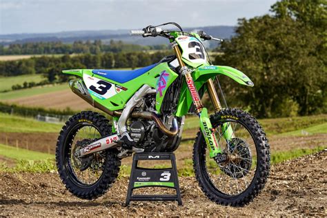 Kawasaki Presenteert Twee Verbluffende 50th Anniversary Kx Modellen