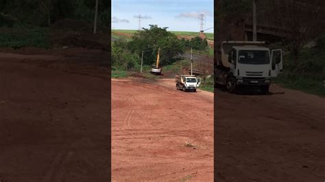 Netao Mostrando As Obras Grandes De Limpezas No Leito Do Rio Cidade De