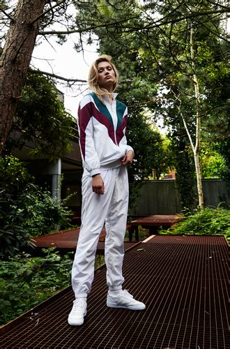 Вдохновение 90 ми в капсульной коллекции Reebok Classic и Naked MARIECLAIRE