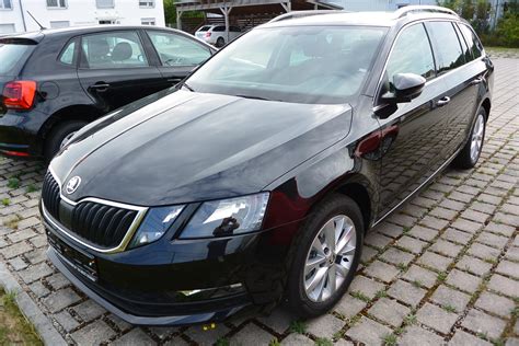 Skoda Octavia Combi Ambition 2 0 TDI SCR DSG 110 KW 150 PS Automatik