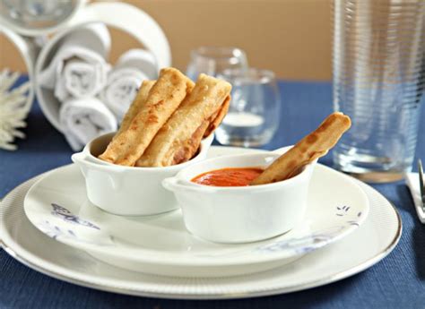 Crispy Mozzarella Sticks with Garlic-Marinara Dipping Sauce | Ami Magazine