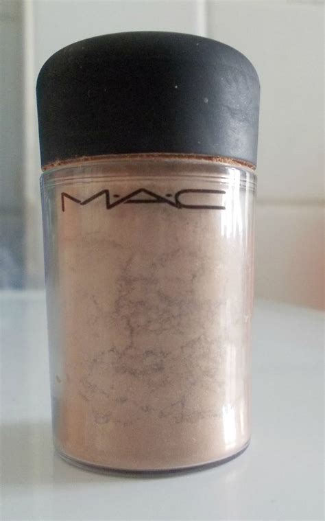 Ahora Mismo Mac Pigment Naked Auf Der Hand Und Auf Dem Auge