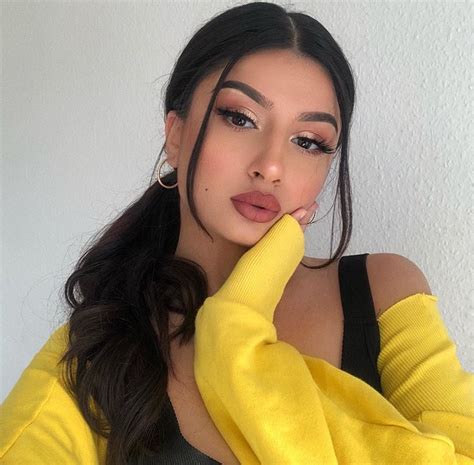 Yellow Baddie Baddies And Makeup Goals Goal Image 7308283 On