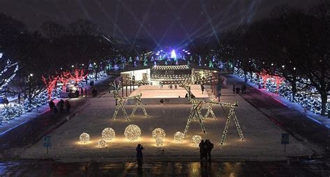 Brookfield Zoo's Holiday Magic Light Festival Returns Next Month