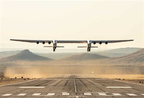 First flight for world's biggest aircraft, the Stratolaunch - Pilot Career News