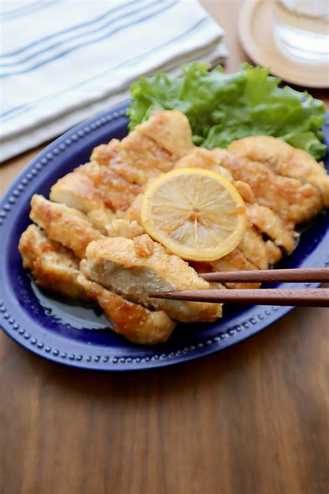 さわやかなレモンダレが夏にぴったり 揚げ焼きでつくる栄養満点のハニーレモンチキン ママリ