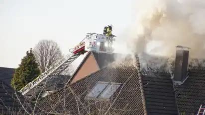 Feuerwehr Delmenhorst L Scht Brand An Einem Wohnhaus