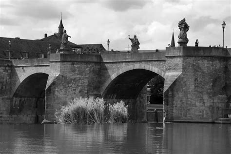 Old Main Bridge: Historical Bridge Walk in Würzburg - Tourist Platform