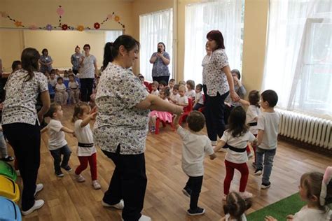 Възпитаниците на Детска ясла № 1 засадиха дръвче в двора на институцията