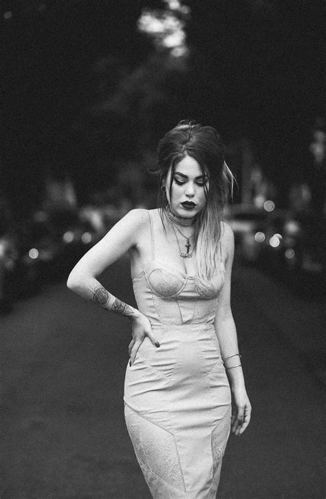 NUDE DRESS Two Ways Le Happy Le Happy