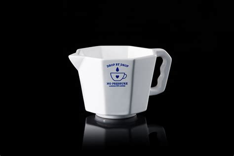 No Pressure Coffee Dripper : Espresso is over, drip coffee rules.