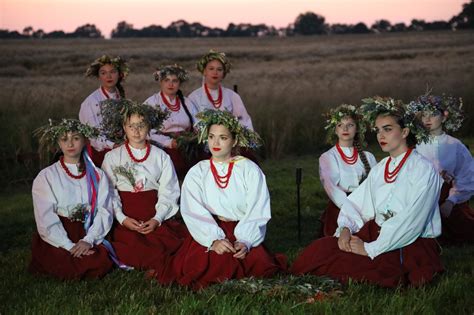 Wicie wianków i inne atrakcje Tak wyglądało powitanie lata i Noc